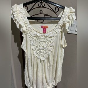 Catch My I Large Cream Sleeveless Top 🎉